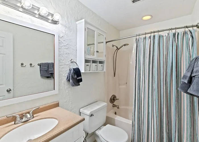 2-Bedroom Condo On Gulf Shores Beach W/Pool