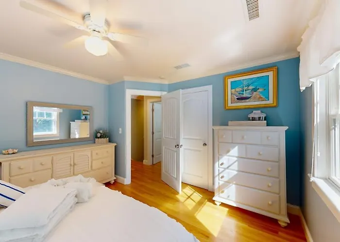 Lewis Bay Getaway