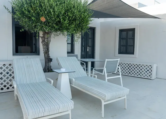 Sun Rocks Boutique Hotel - Caldera View Suites & Sunset Dining Experience