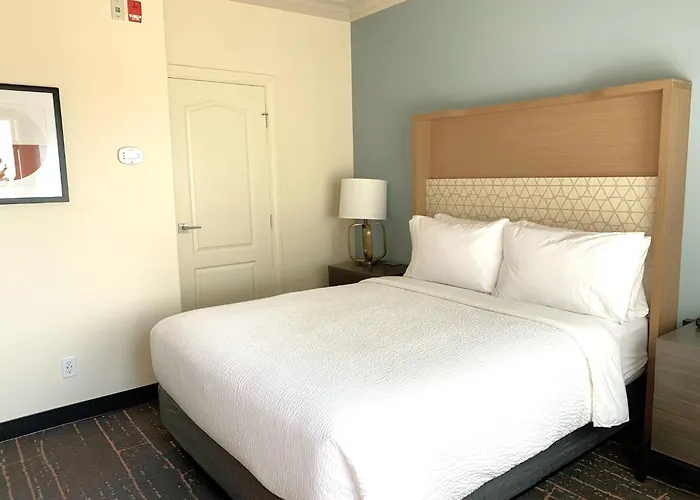 Holiday Inn Victoria - Elk Lake By Ihg