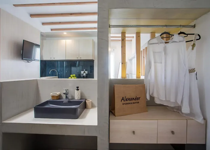 Alexander Studios & Suites - Adults Only