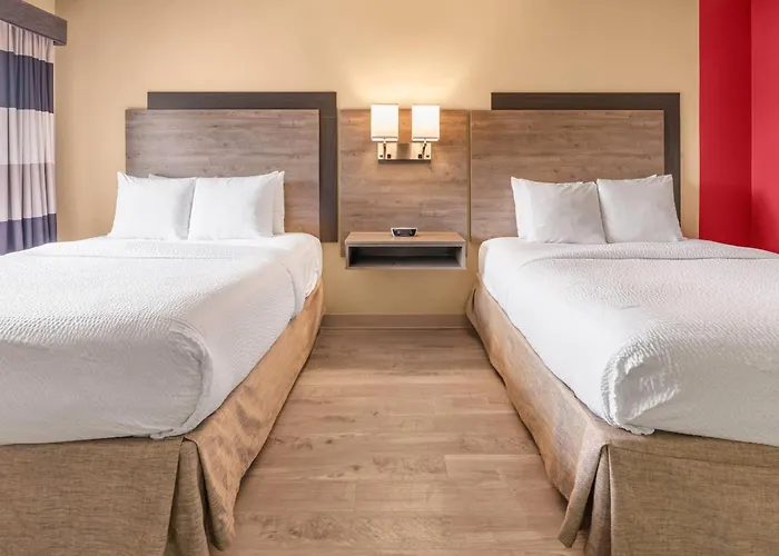 Ramada By Wyndham Minneapolis Golden Valley