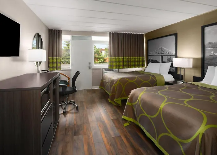 Super 8 By Wyndham Gananoque - Country Squire Resort