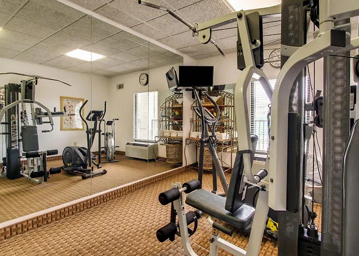 Quality Inn & Suites Clinton - Jackson West
