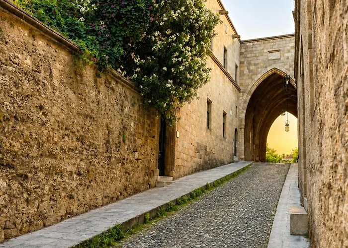 Rhodes Youth Hostel (Adults Only)