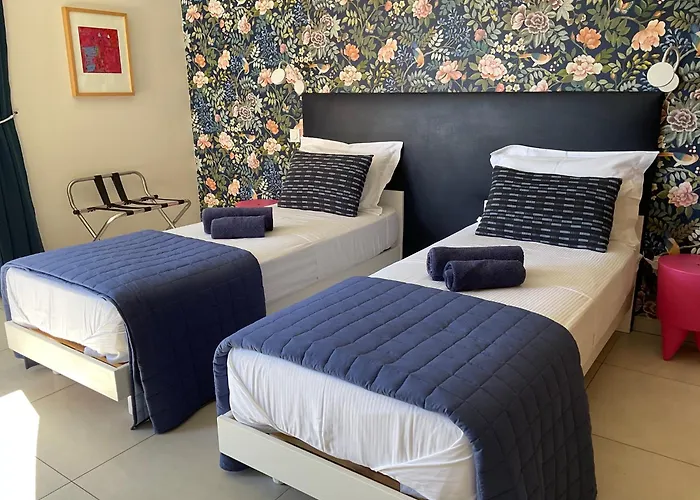 Suite de 2 chambres d'hôtes, proche port&aéroport, vue mer&montagne, climatisation, petit-déjeuner et parking inclus