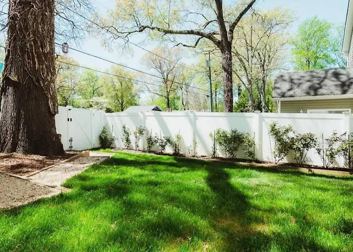 Huge Beach Bungalow- Yard, Beach Pass, King Beds