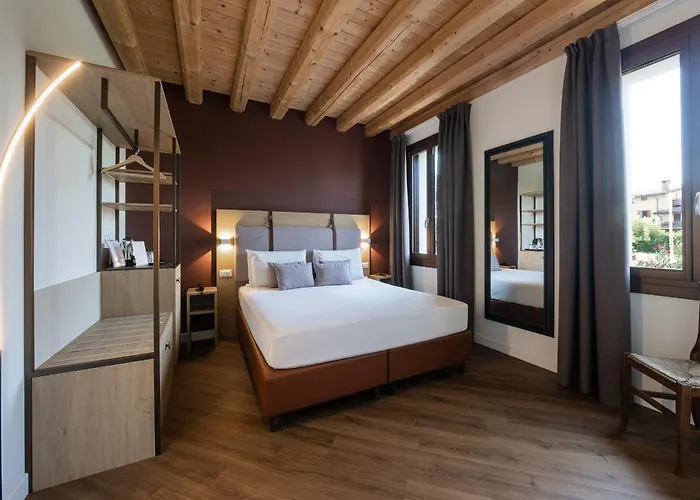 Hotel Venice Resort Airport