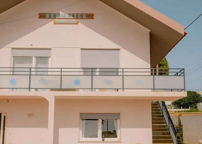 Hospedium Republica Surf House - Coxos Beach, Ericeira