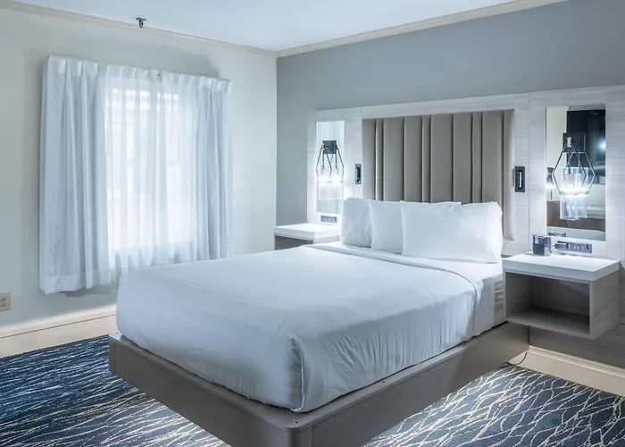Inn On The Square, An Ascend Collection Hotel