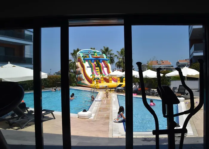 Green Hills Suites