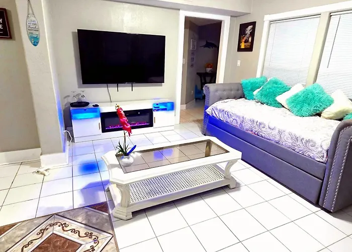 Experience Galveston- Only 1 Block To Beach & Pleasure Pier- 2Bed 1 & Half Bath-6Beds-7 Minutes To Cruise Port-Casaazul-2605A-