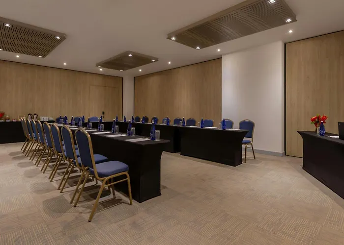Courtyard By Marriott Santa Marta Resort
