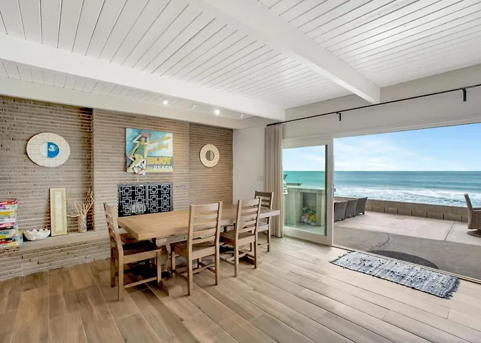 On The Sand!! Private Beach! Ocean Front Hot Tub!!