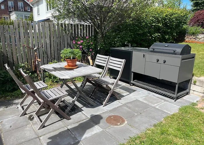 Solhyddan, Tvarumslaegenhet I Villa Naera Havet