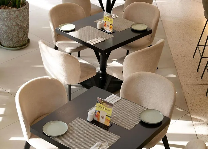 Mercure Larnaca Finikoudes Beach