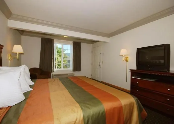 Cloverdale Wine Country Inn And Suites