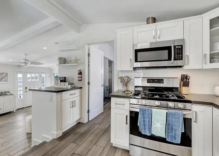 Ocean Views! Detached Villa By Victoria Beach