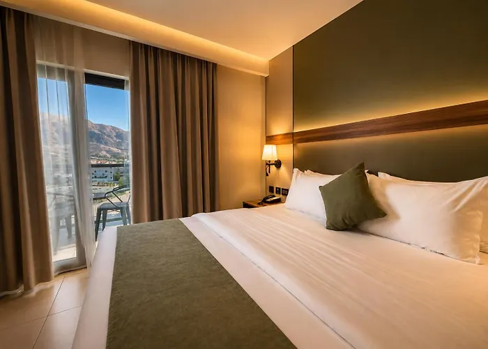 Coral Beach Hotel & Spa
