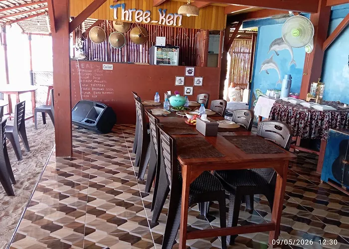 Three Ken Homestay & Cafe