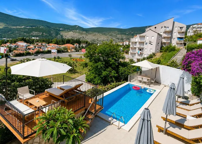 Al Mare Vacation Home