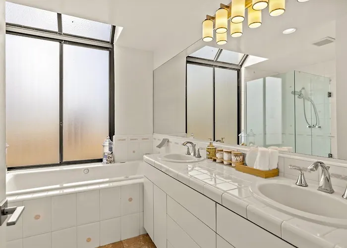 Ocean Front - 4 Bedroom Manhattan Beach Penthouse