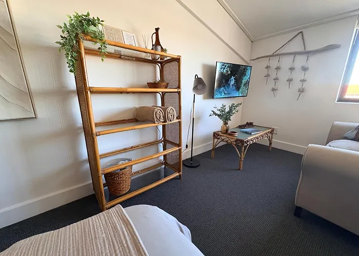 Hermanus Waterfront Boho Studio Apartment, Whale Coast Hideaway