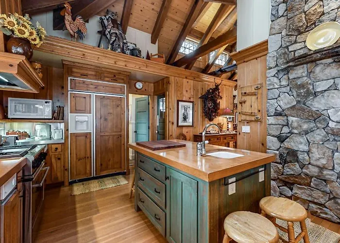 Beautiful Lakefront Home With Dock Stone Fireplace W&D And Nearby Activities
