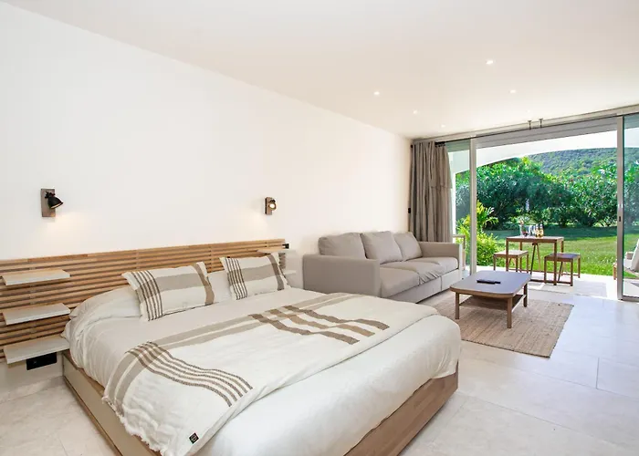 6 Beachfront Apartments With Terrace & Direct Beach Access