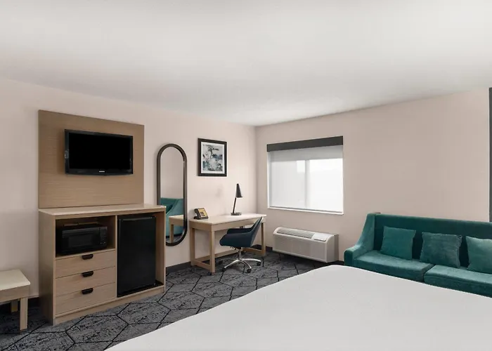 Baymont By Wyndham Columbia, Mo Hotel