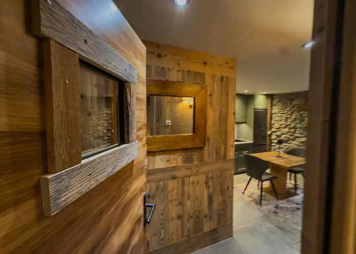 Black Diamond Sainte Foy Chalets