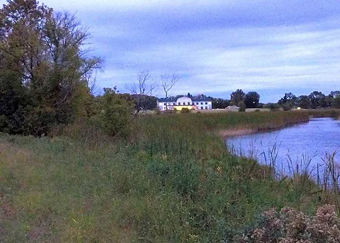 The Inn At Dunvilla, An Ascend Hotel Collection Member Pelican Rapids