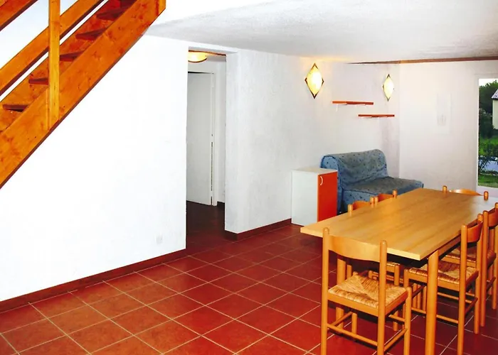 Spacious Corsica Stay For 8 Near Beach