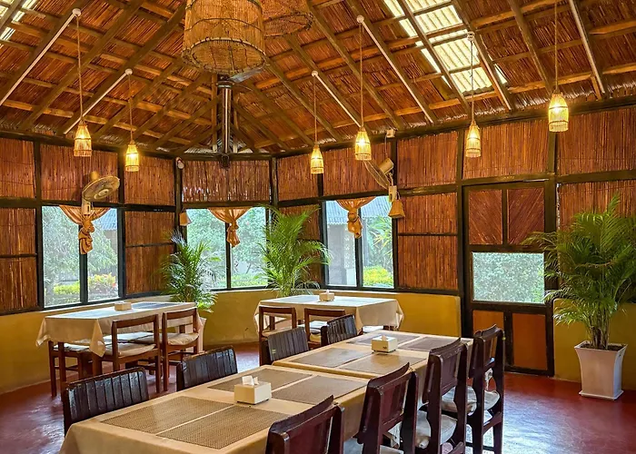 Hotel Tharu Garden