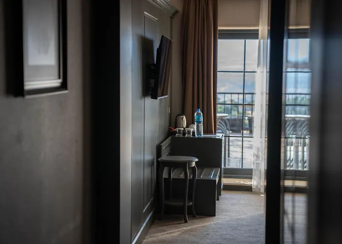 Crixus Hotels Sarsing