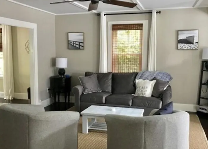 3Br Rockport Coastal Retreat | Walk To Beach