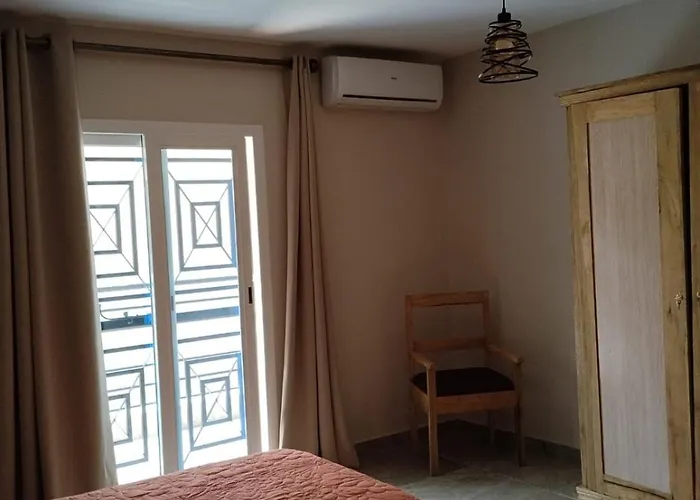 Villa neuve tropical avec piscine privée à Saly