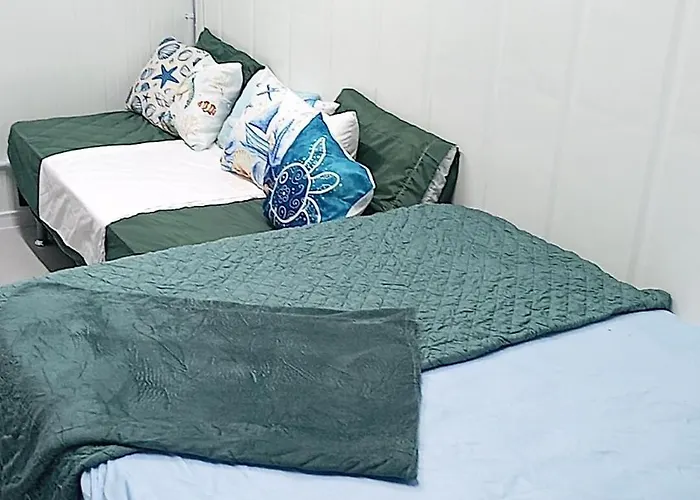 Casa do Tião Refugio em Container 50metros do mar, 15km Beto Carrero e 3km do Aeroporto e Porto de Navegantes Centro da Cidade NÃO RECEBEMOS FUMANTES