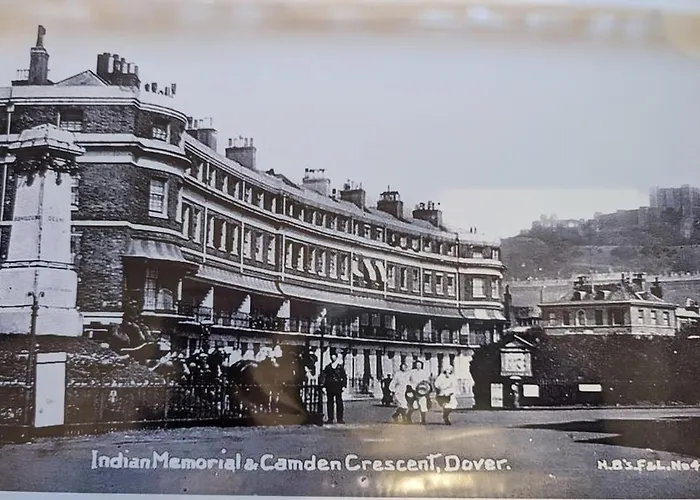 Sea, Sky & Ships - Historic Camden Crescent, Sleeps 5