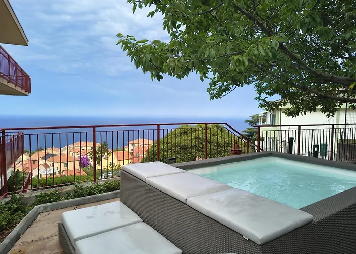 Le Tre Terrazze sul Blu vista mare, piscina idromassaggio, posto auto coperto