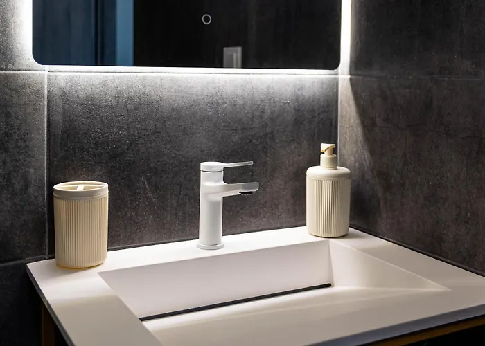 George V Luxury Apartments - Room 3