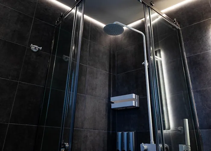 George V Luxury Apartments - Room 3