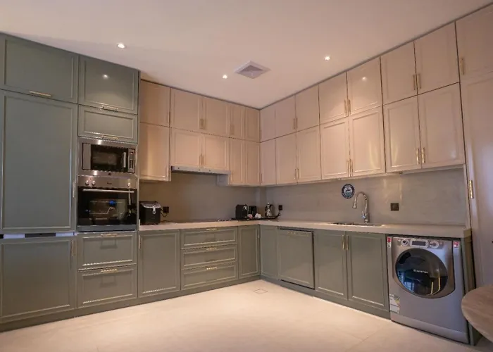 3-Bedroom Apartment Near To Corniche
