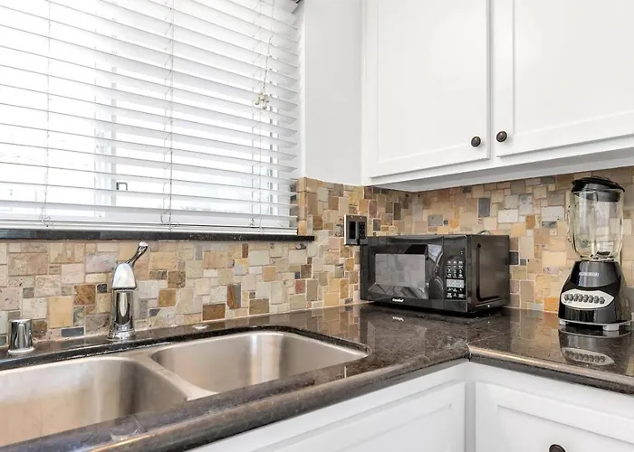 Beachside 2Br Condo, 2 King Beds , Near Disney