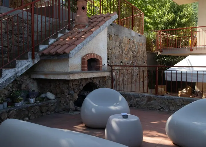 Le Tre Terrazze sul Blu vista mare, piscina idromassaggio, posto auto coperto