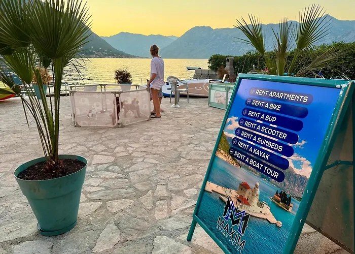 Maxim Azure Residence Waterfront Aparthotel