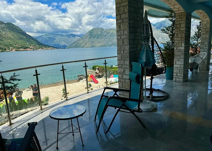 Maxim Azure Residence Waterfront Aparthotel