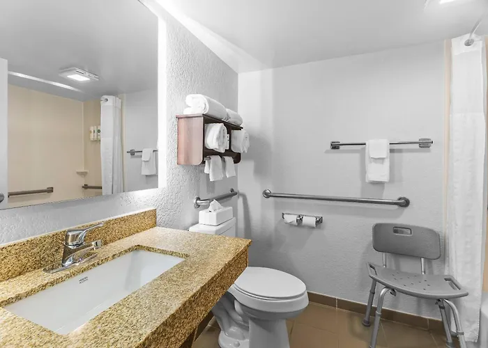 Comfort Inn & Suites Evansville Airport