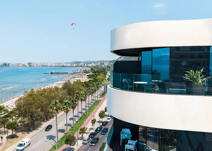 Yacht Hotel