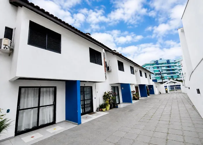 Triplex em Caiobá-Matinhos-Pr a 200 mt do mar